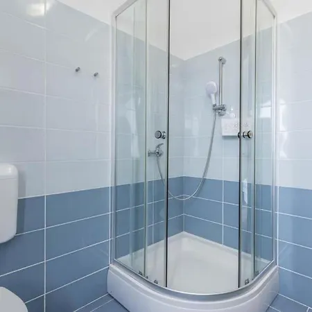 Sleeps 6 Pool Air Con Wifi * Mutvoran