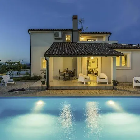 فيلة Sleeps 6 Pool Air Con Wifi