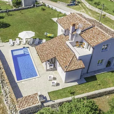 Sleeps 6 Pool Air Con Wifi *
