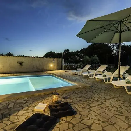 Sleeps 6 Pool Air Con Wifi فيلة *