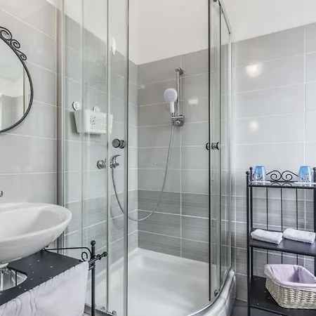 Sleeps 6 Pool Air Con Wifi *