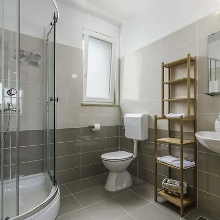 Sleeps 6 Pool Air Con Wifi *