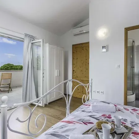فيلة Sleeps 6 Pool Air Con Wifi Mutvoran