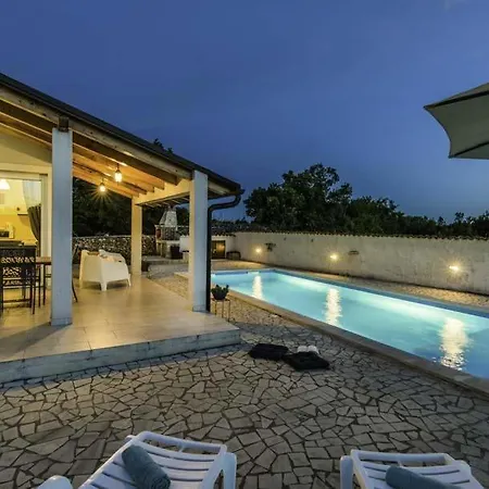 Sleeps 6 Pool Air Con Wifi Villa Mutvoran