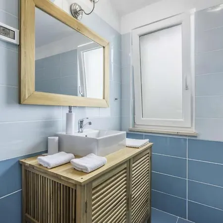 Sleeps 6 Pool Air Con Wifi *